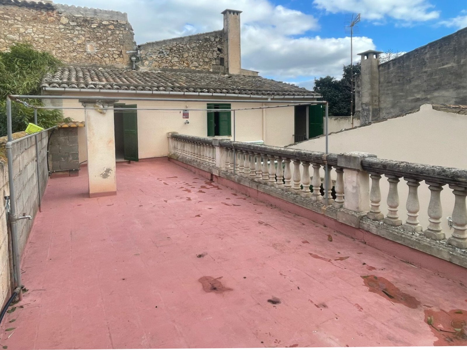 Historisches mallorquinisches Dorfhaus mit Garage, Terrasse und Ausbaupotenzial in Petra