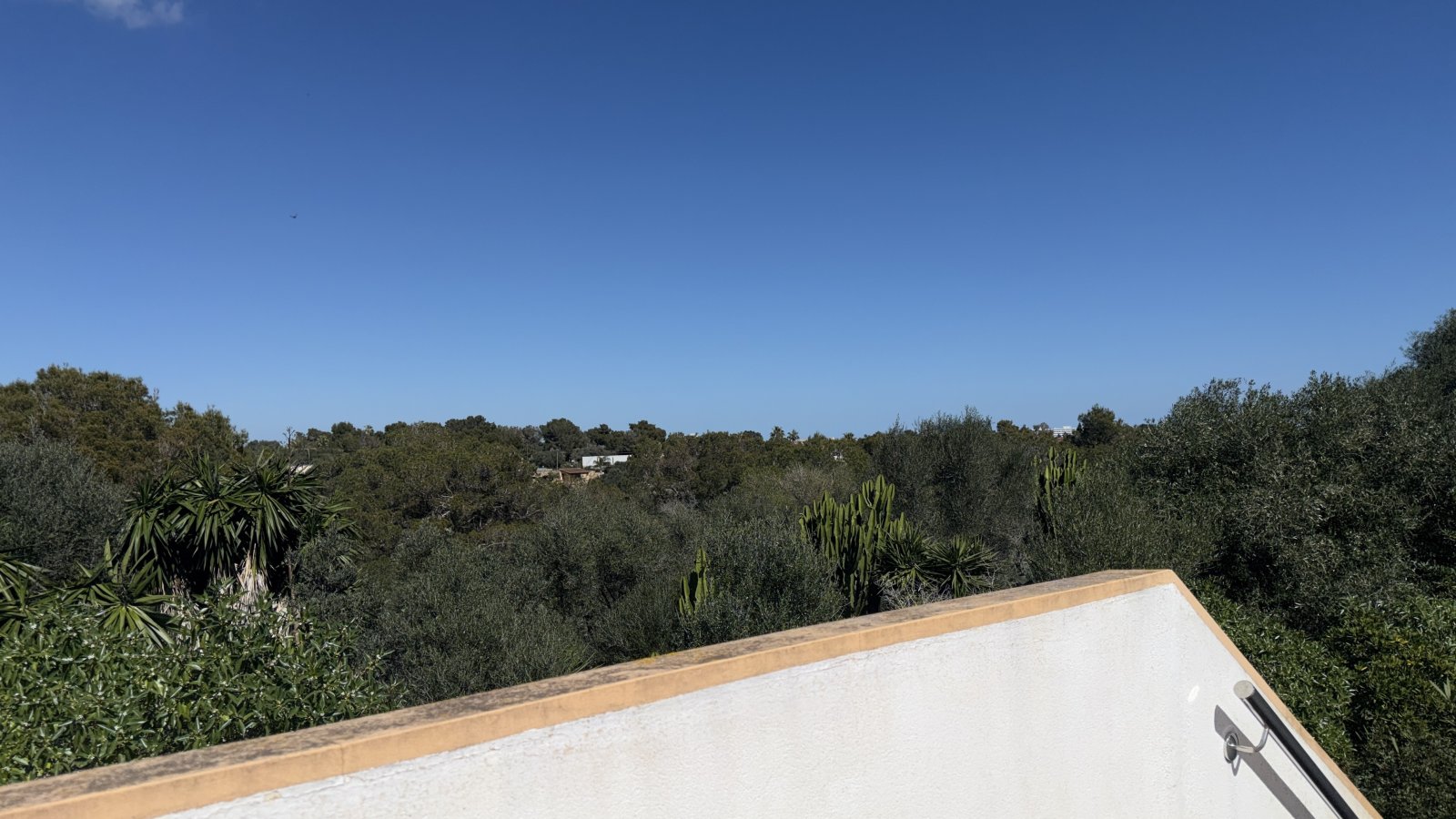 Stilvolles Einfamilienhaus mit Dachterrasse und Meerblick in ruhiger Lage von Cala Murada
