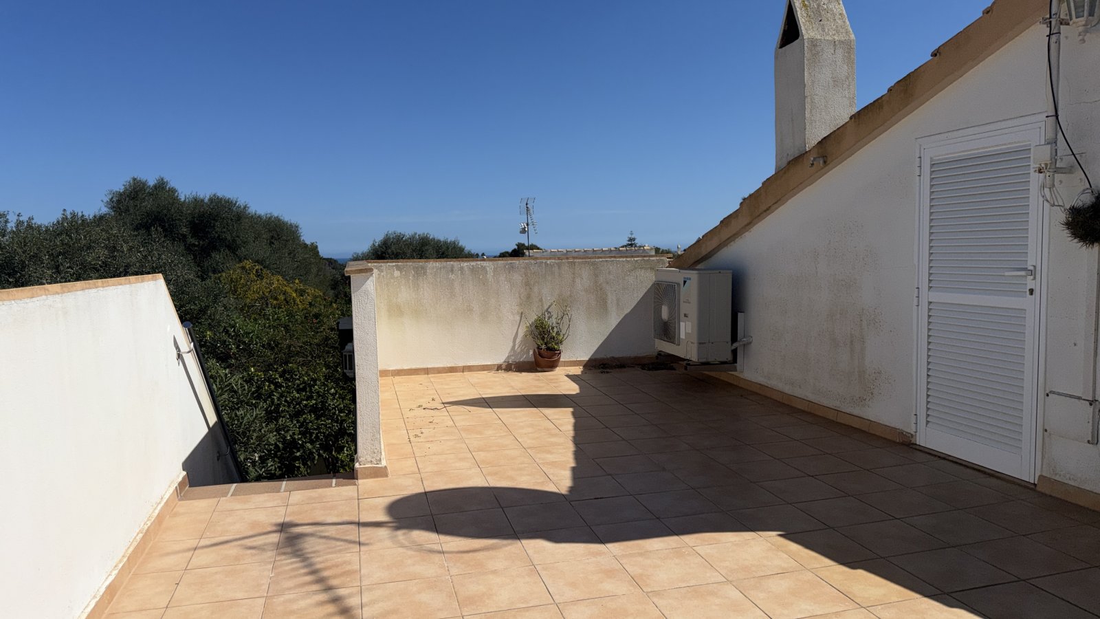 Stilvolles Einfamilienhaus mit Dachterrasse und Meerblick in ruhiger Lage von Cala Murada