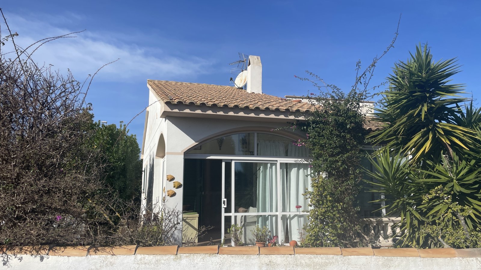 Stilvolles Einfamilienhaus mit Dachterrasse und Meerblick in ruhiger Lage von Cala Murada