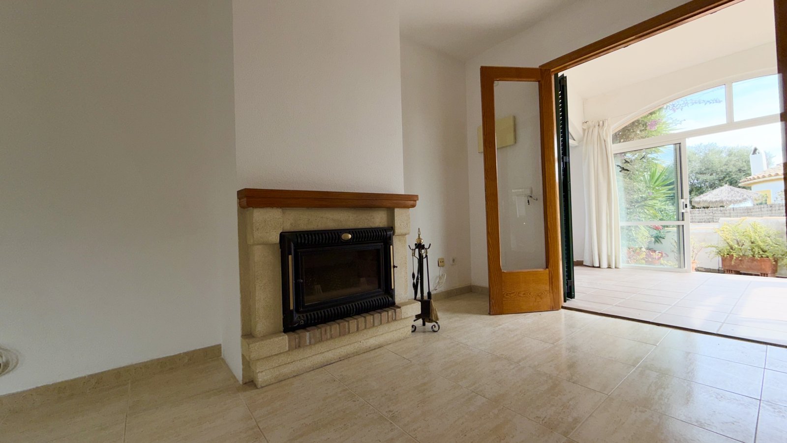 Stilvolles Einfamilienhaus mit Dachterrasse und Meerblick in ruhiger Lage von Cala Murada