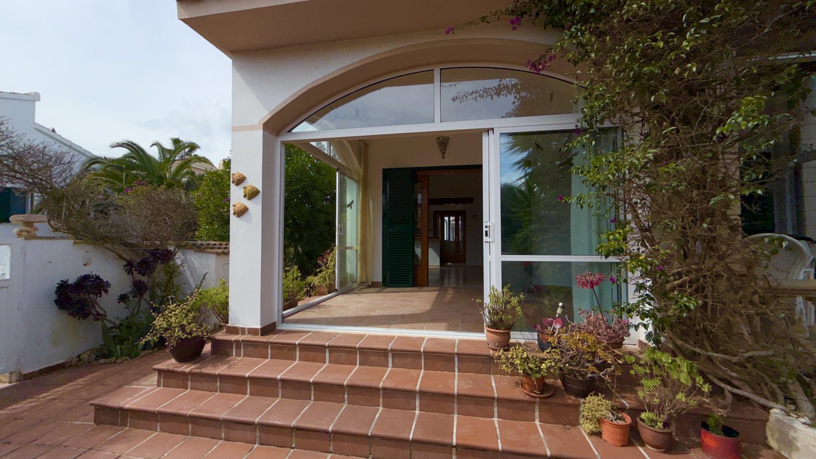 Stilvolles Einfamilienhaus mit Dachterrasse und Meerblick in ruhiger Lage von Cala Murada