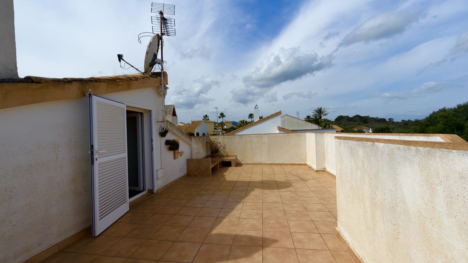 Stilvolles Einfamilienhaus mit Dachterrasse und Meerblick in ruhiger Lage von Cala Murada