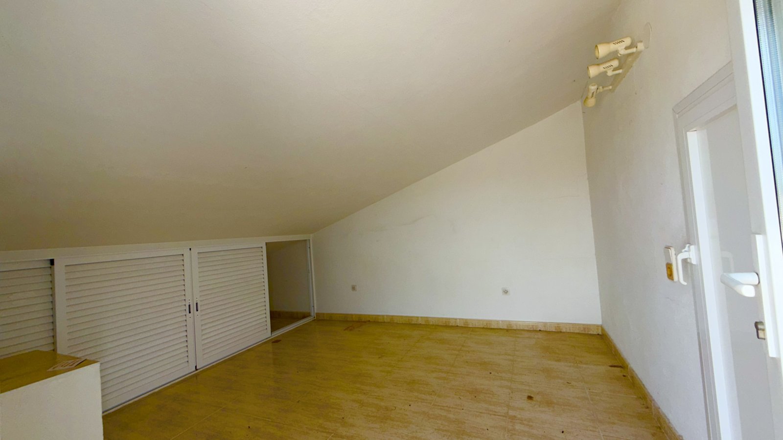 Stilvolles Einfamilienhaus mit Dachterrasse und Meerblick in ruhiger Lage von Cala Murada