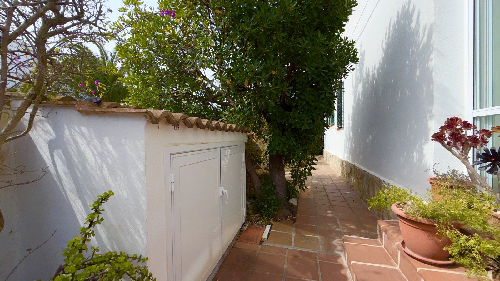 Stilvolles Einfamilienhaus mit Dachterrasse und Meerblick in ruhiger Lage von Cala Murada