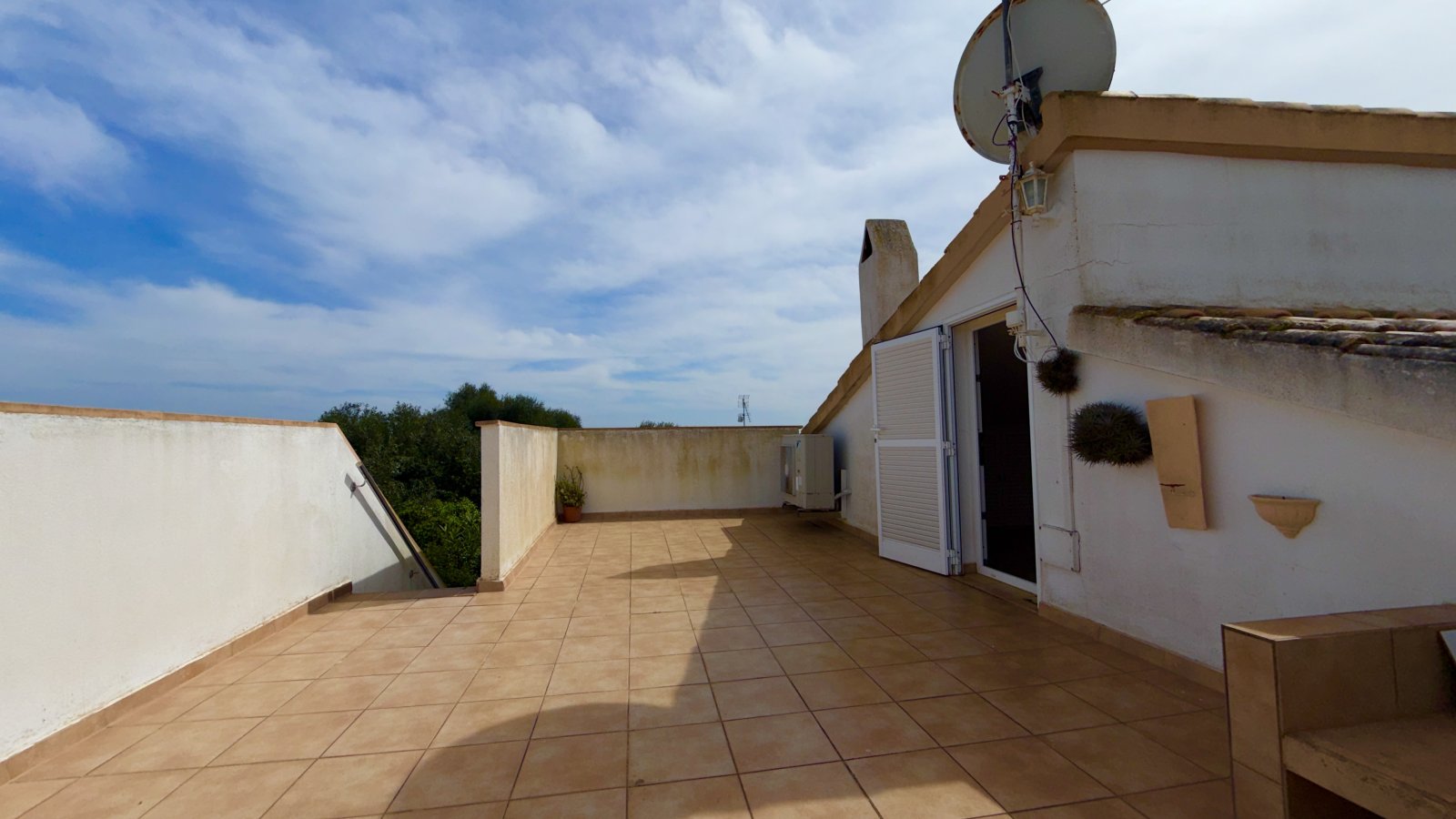 Stilvolles Einfamilienhaus mit Dachterrasse und Meerblick in ruhiger Lage von Cala Murada
