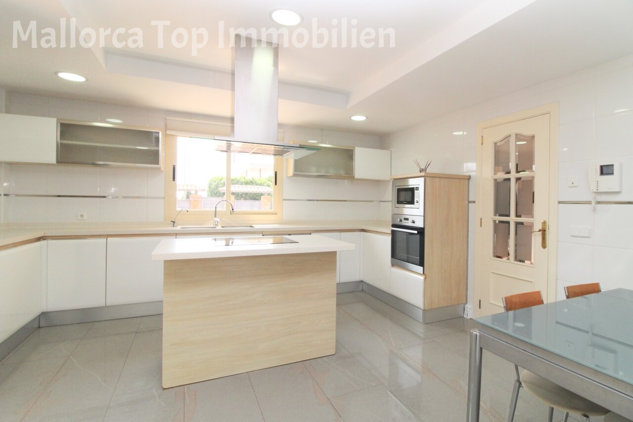 Elegante Villa mit separater Gästesuite unweit des Mhares Beach Clubs