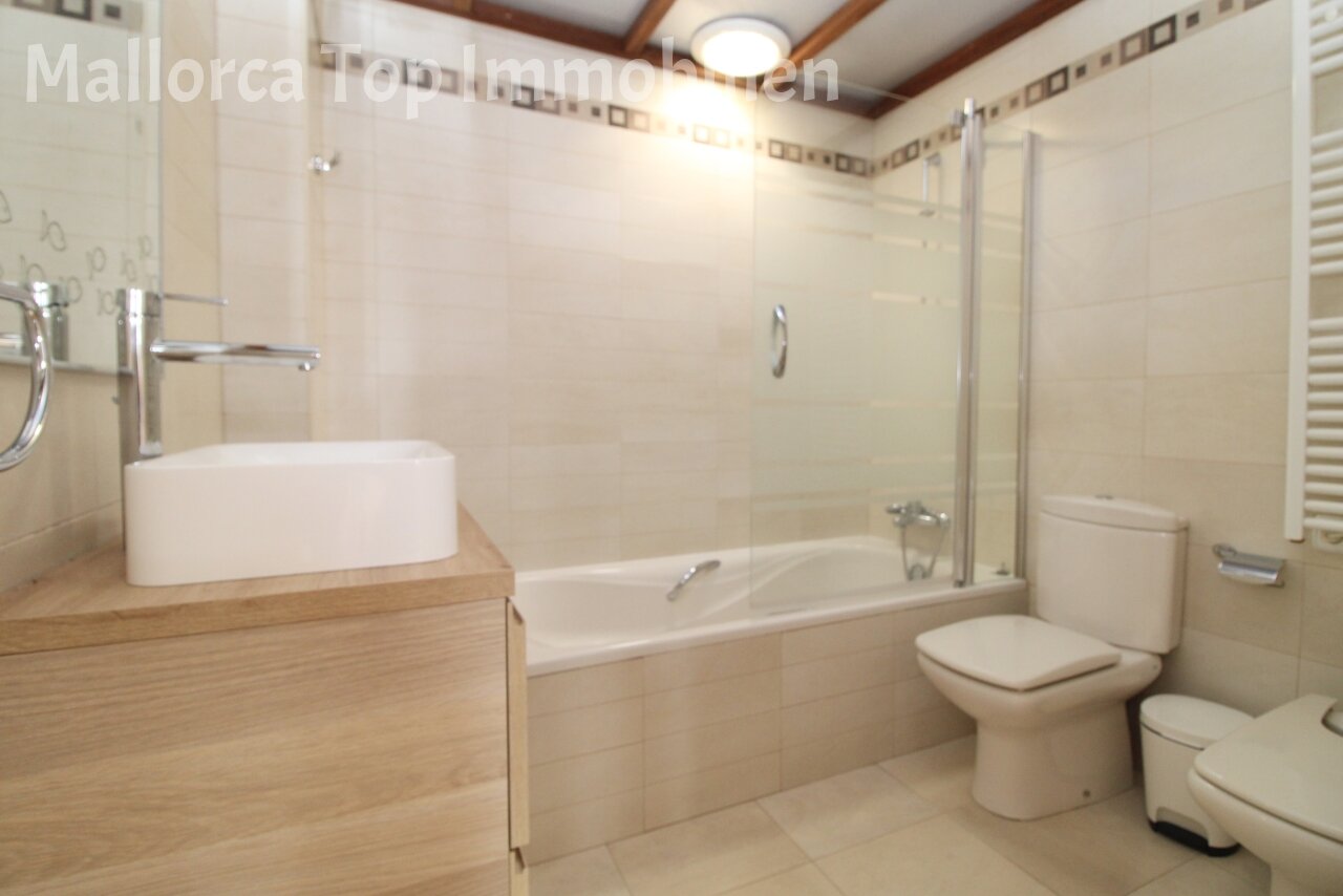 Elegante Villa mit separater Gästesuite unweit des Mhares Beach Clubs