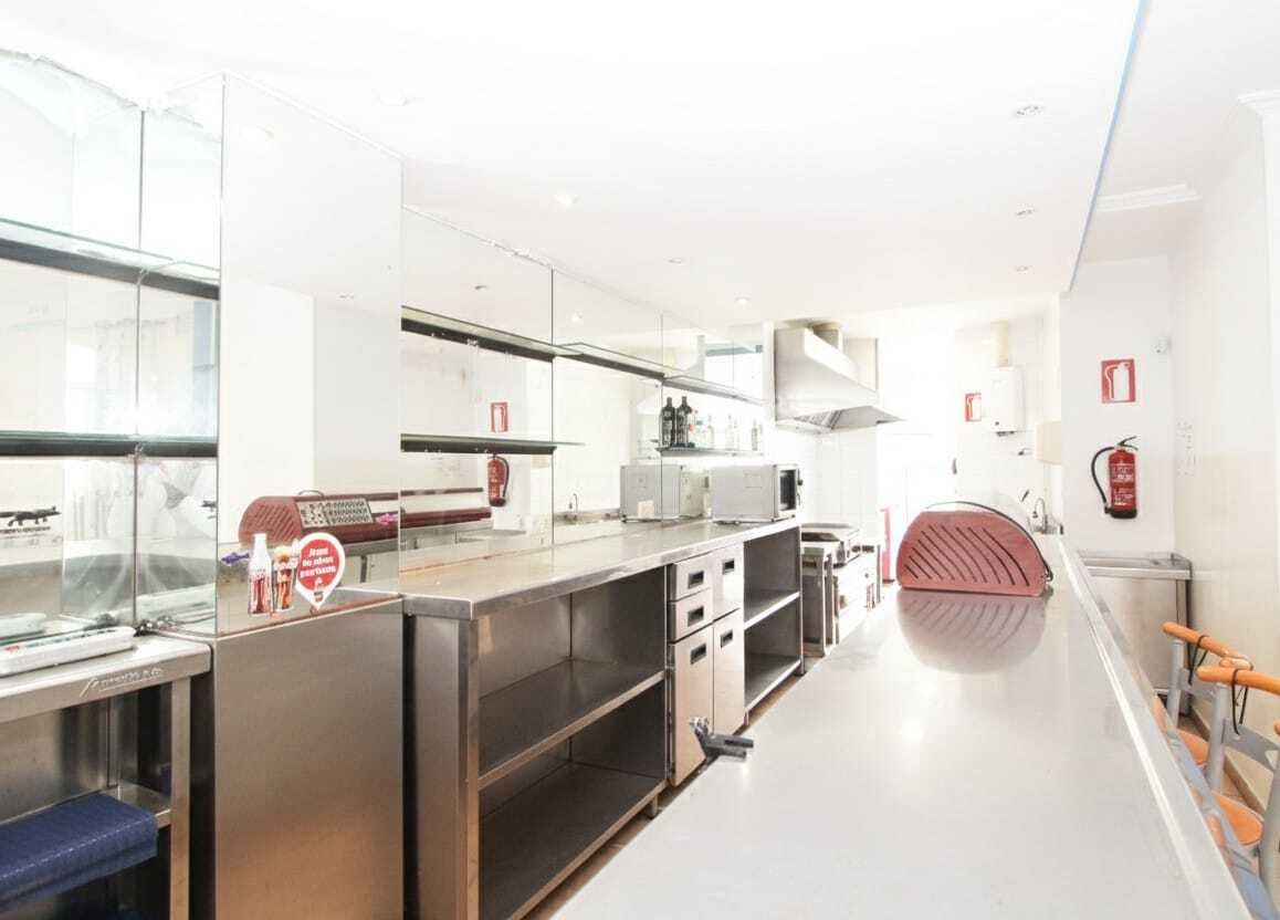 Exklusives Gewerbeobjekt in begehrter Küstenlage – Ihr Geschäft am Puls des Mittelmeers