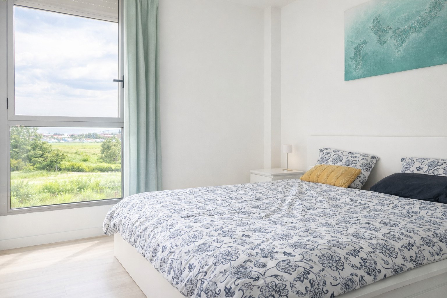 Modernes Wohnen mit mediterranem Flair – mit Balkon und Pool