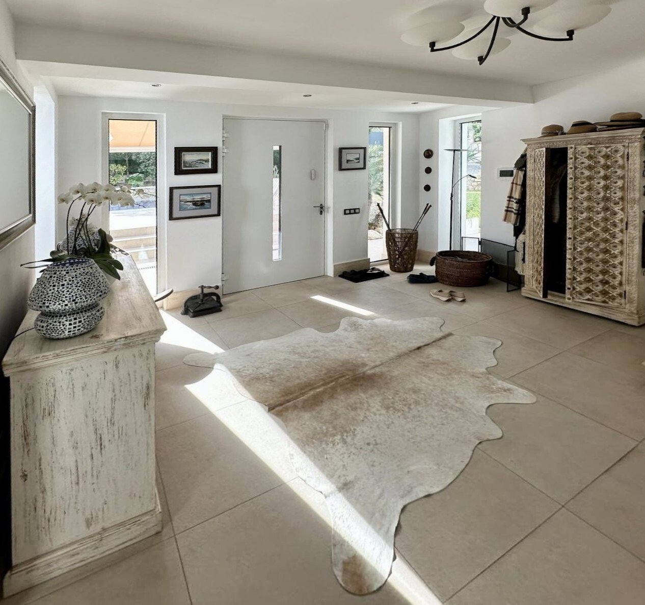 Luxusvilla mit Pool, Gästeapartment & Designer-Außenküche 