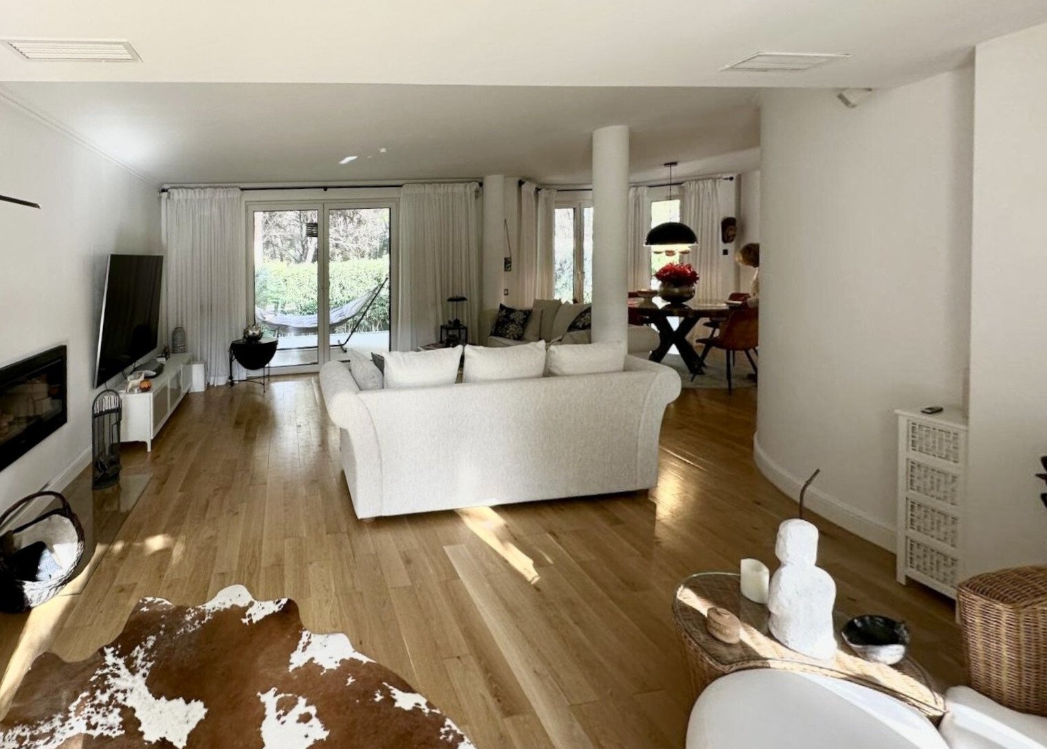 Luxusvilla mit Pool, Gästeapartment & Designer-Außenküche 