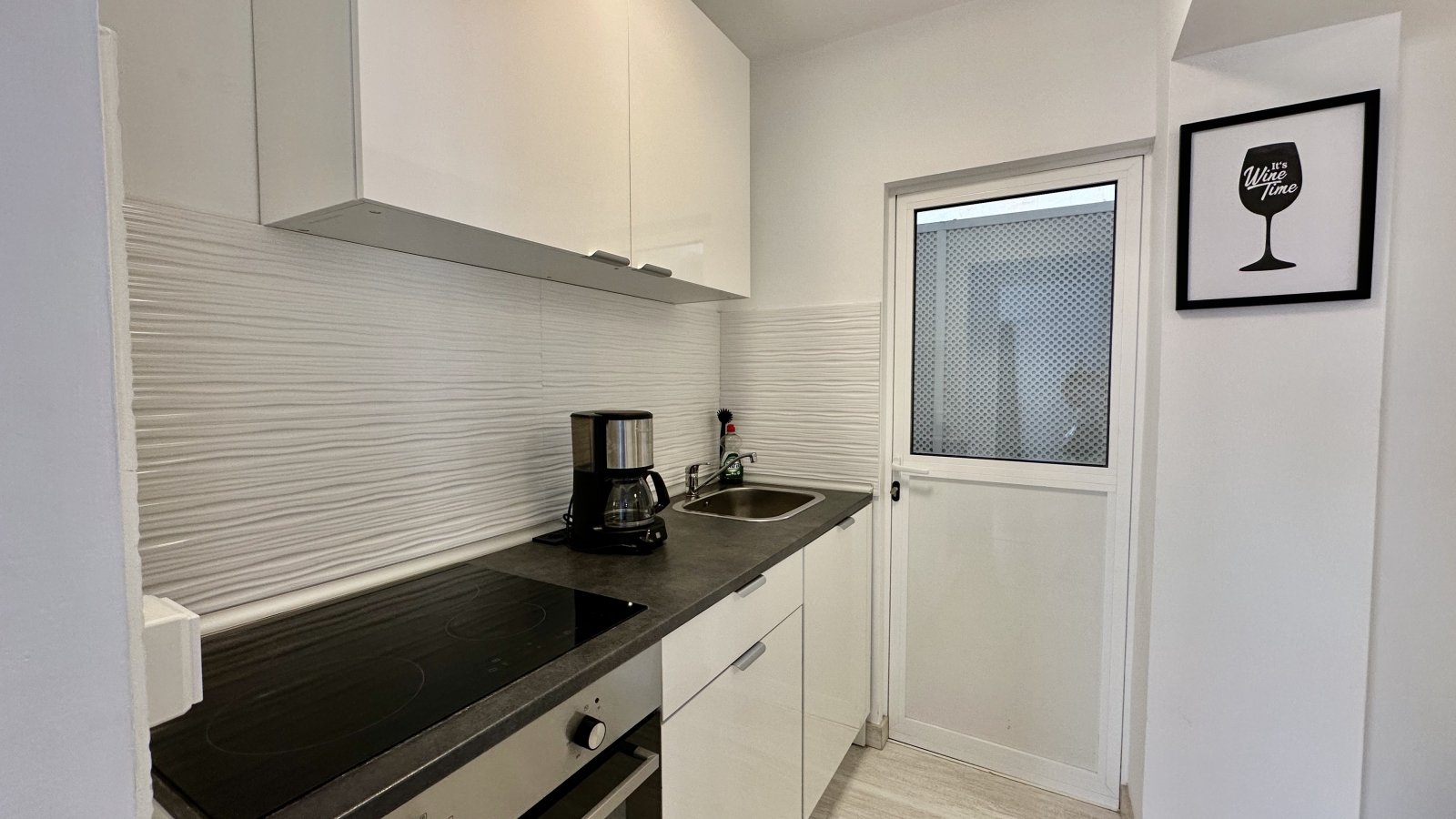 Modernisierte Wohnung mit Meerblick in Strandnähe