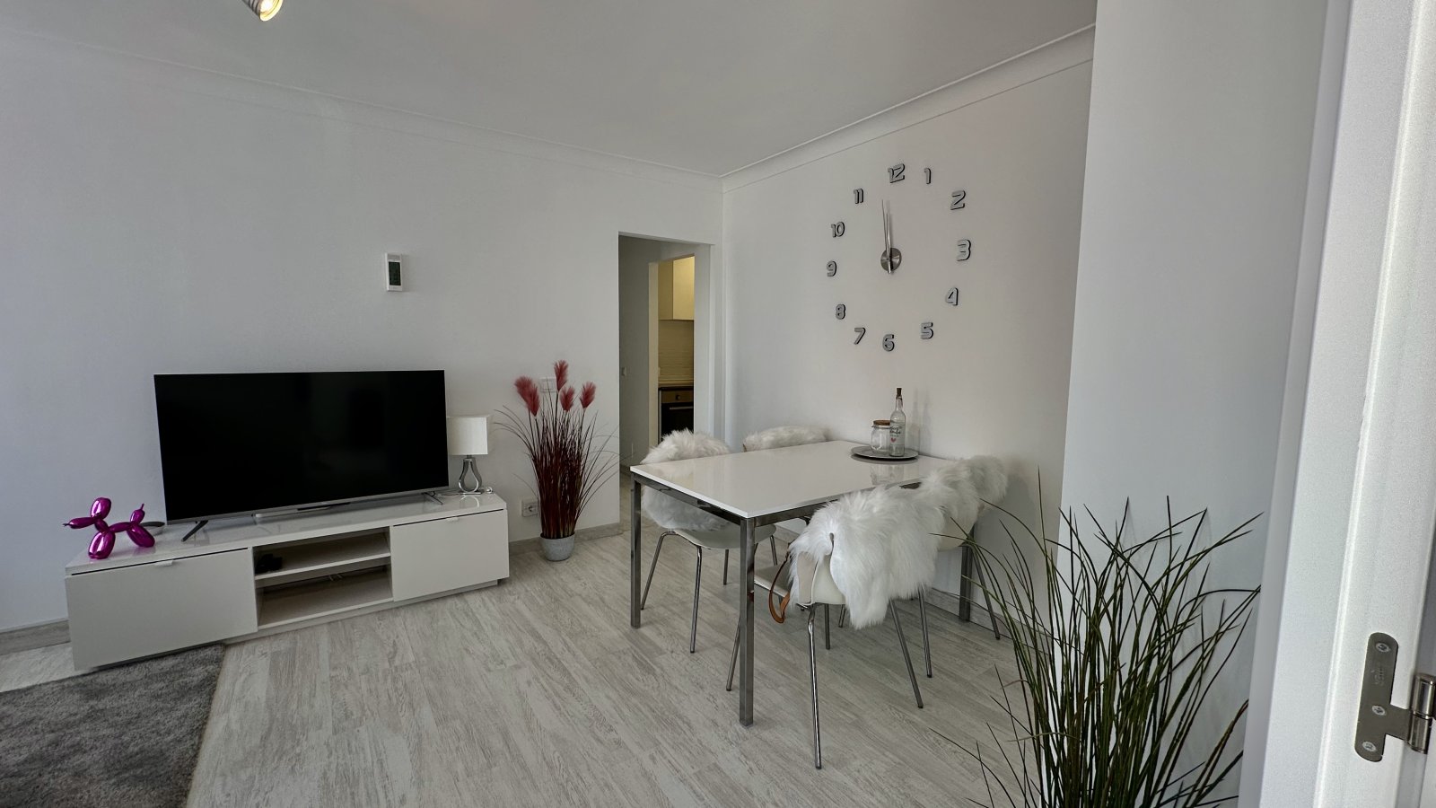 Modernisierte Wohnung mit Meerblick in Strandnähe