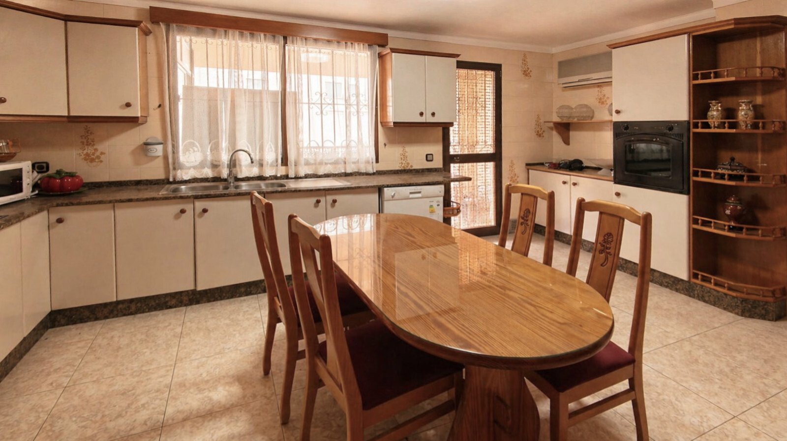 Stilvolle Wohnung  in Palma mit  ca. 200 m² Terrassen und Tiefgarage