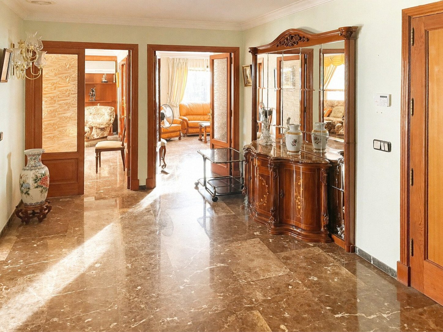 Stilvolle Wohnung  in Palma mit  ca. 200 m² Terrassen und Tiefgarage