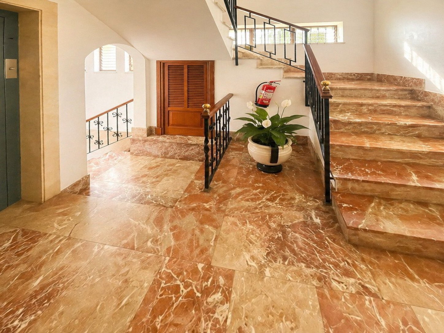 Stilvolle Wohnung  in Palma mit  ca. 200 m² Terrassen und Tiefgarage