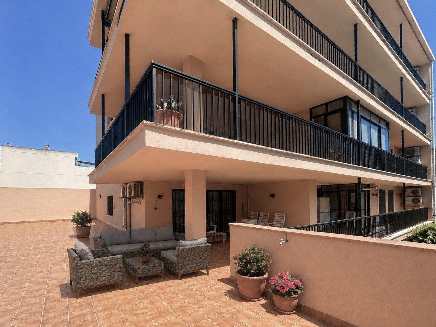 Stilvolle Wohnung  in Palma mit  ca. 200 m² Terrassen und Tiefgarage