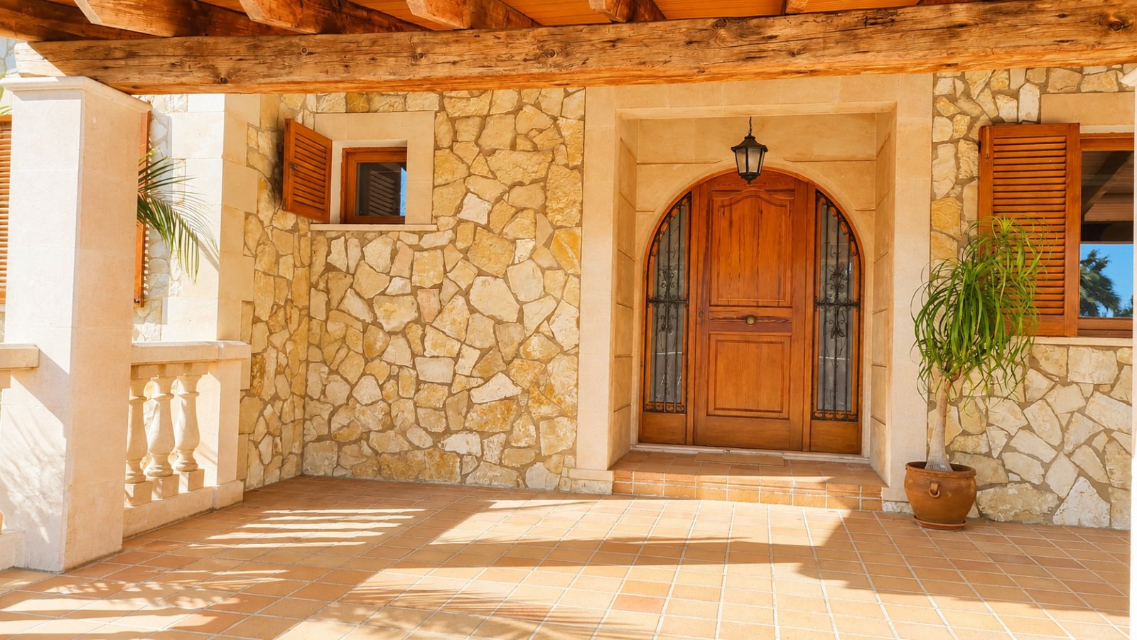 Finca-Anwesen mit ETV Lizenz, weitläufigem Grundstück und drei Wohneinheiten