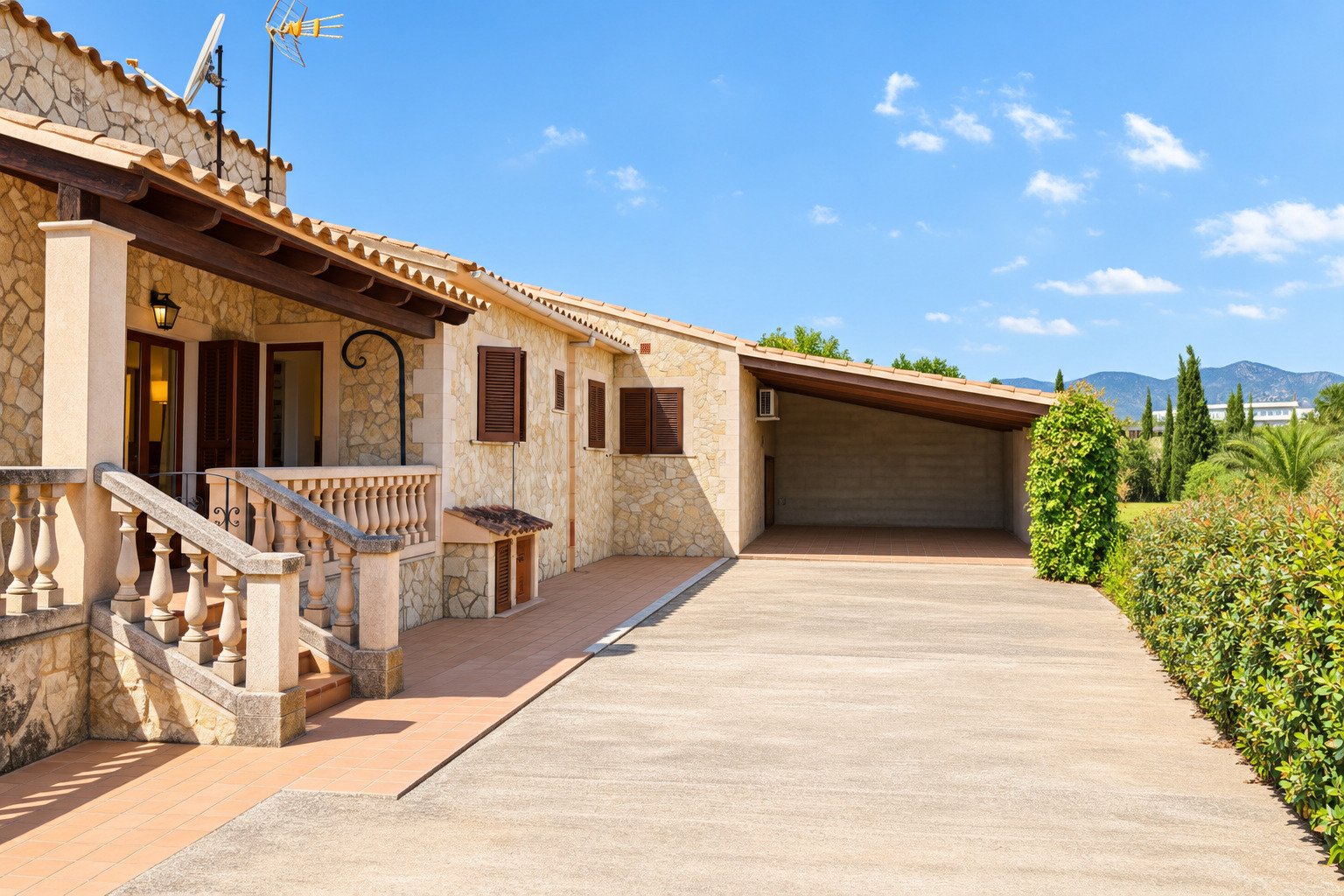 Finca-Anwesen mit ETV Lizenz, weitläufigem Grundstück und drei Wohneinheiten