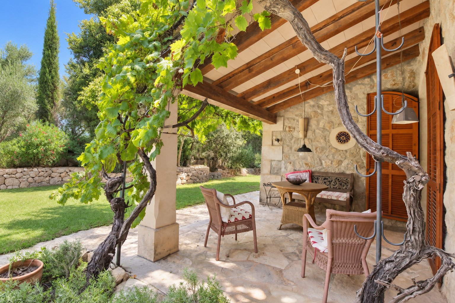 Authentische Natursteinfinca mit Pool, großzügigen Räumen und einem Garten