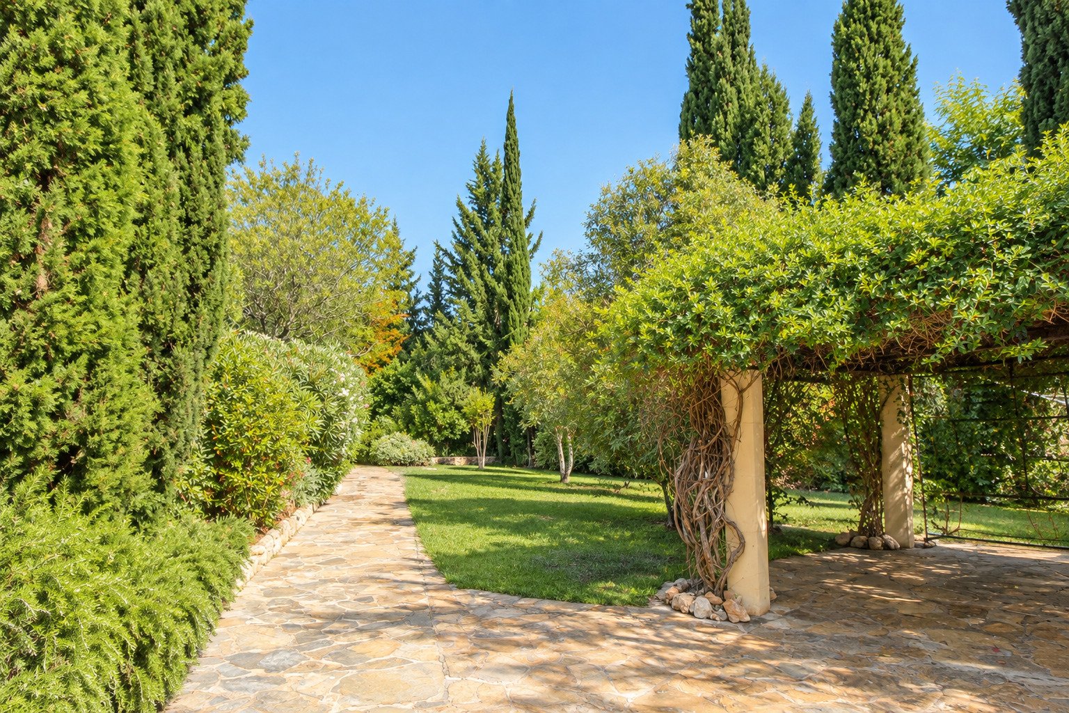 Authentische Natursteinfinca mit Pool, großzügigen Räumen und einem Garten