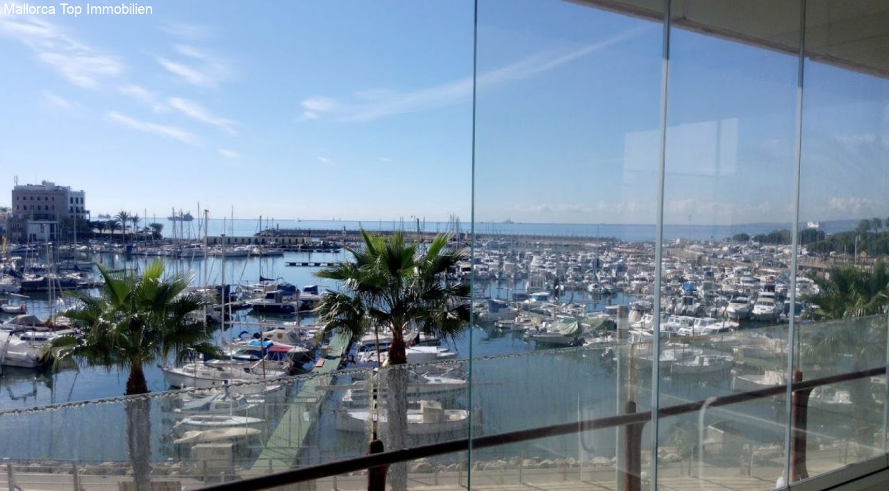Moderne Wohnung mit Blick auf den Hafen und Meerblick