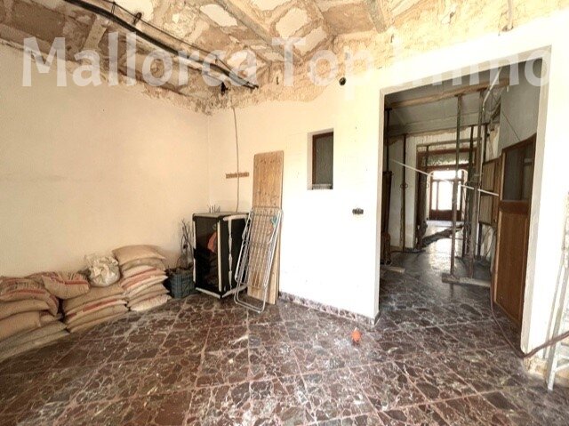 Sanierungsbedürftiges Stadthaus mit vielen Möglichkeiten