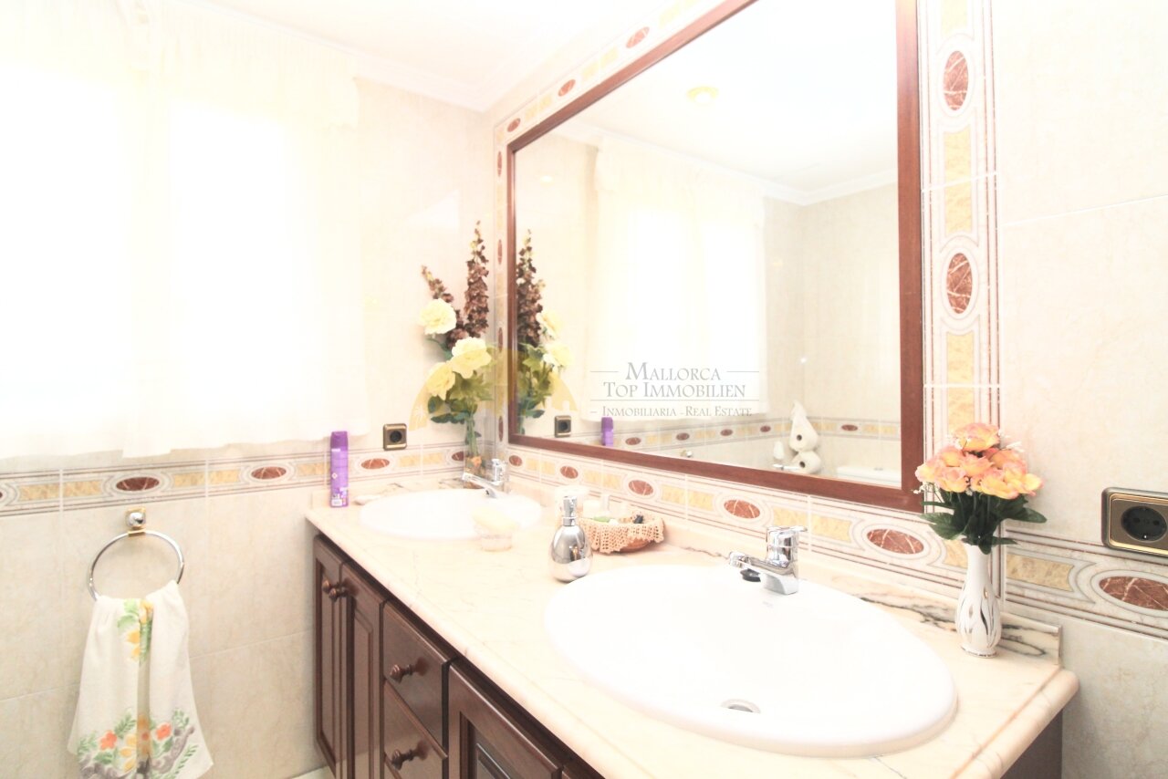 Exklusives Villenanwesen mit Pool und Garage in Maioris