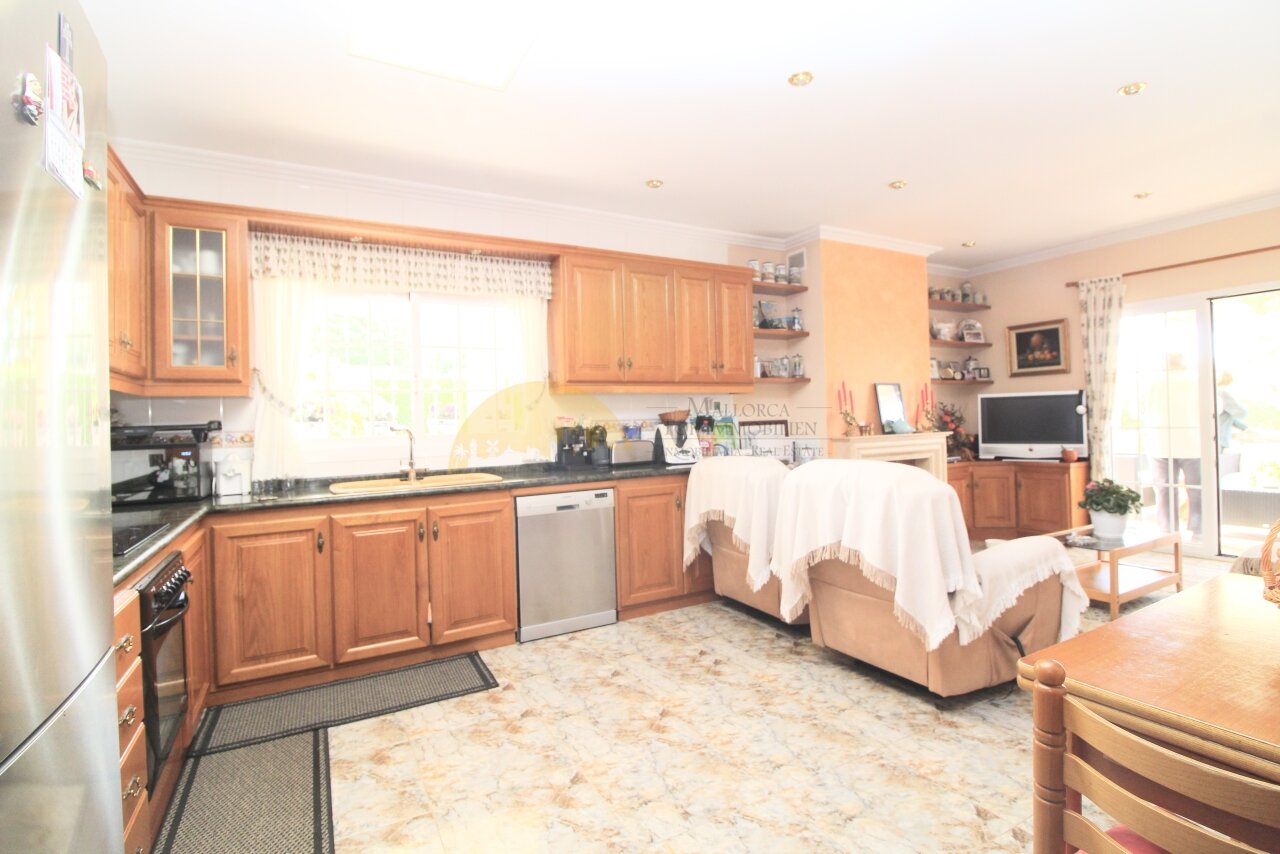 Exklusives Villenanwesen mit Pool und Garage in Maioris