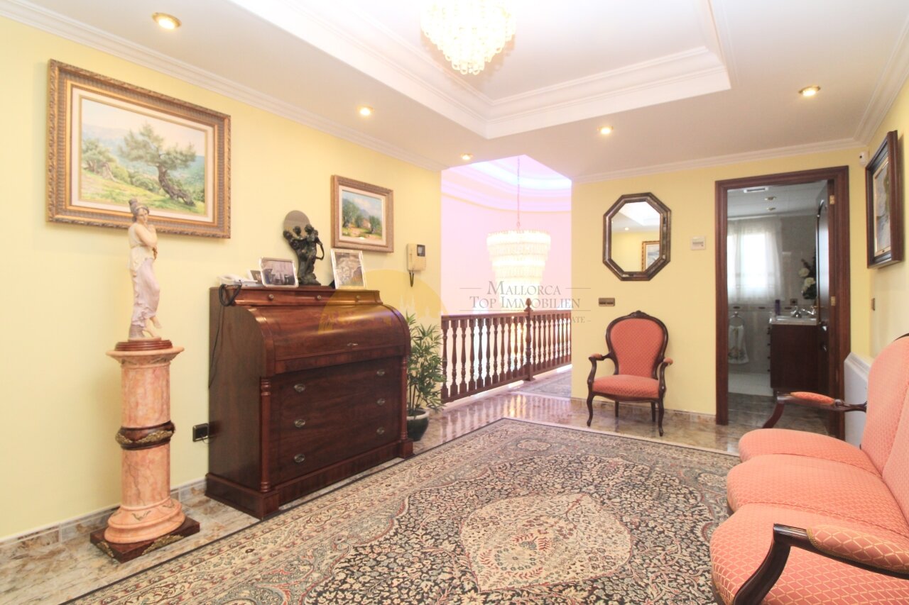 Exklusives Villenanwesen mit Pool und Garage in Maioris