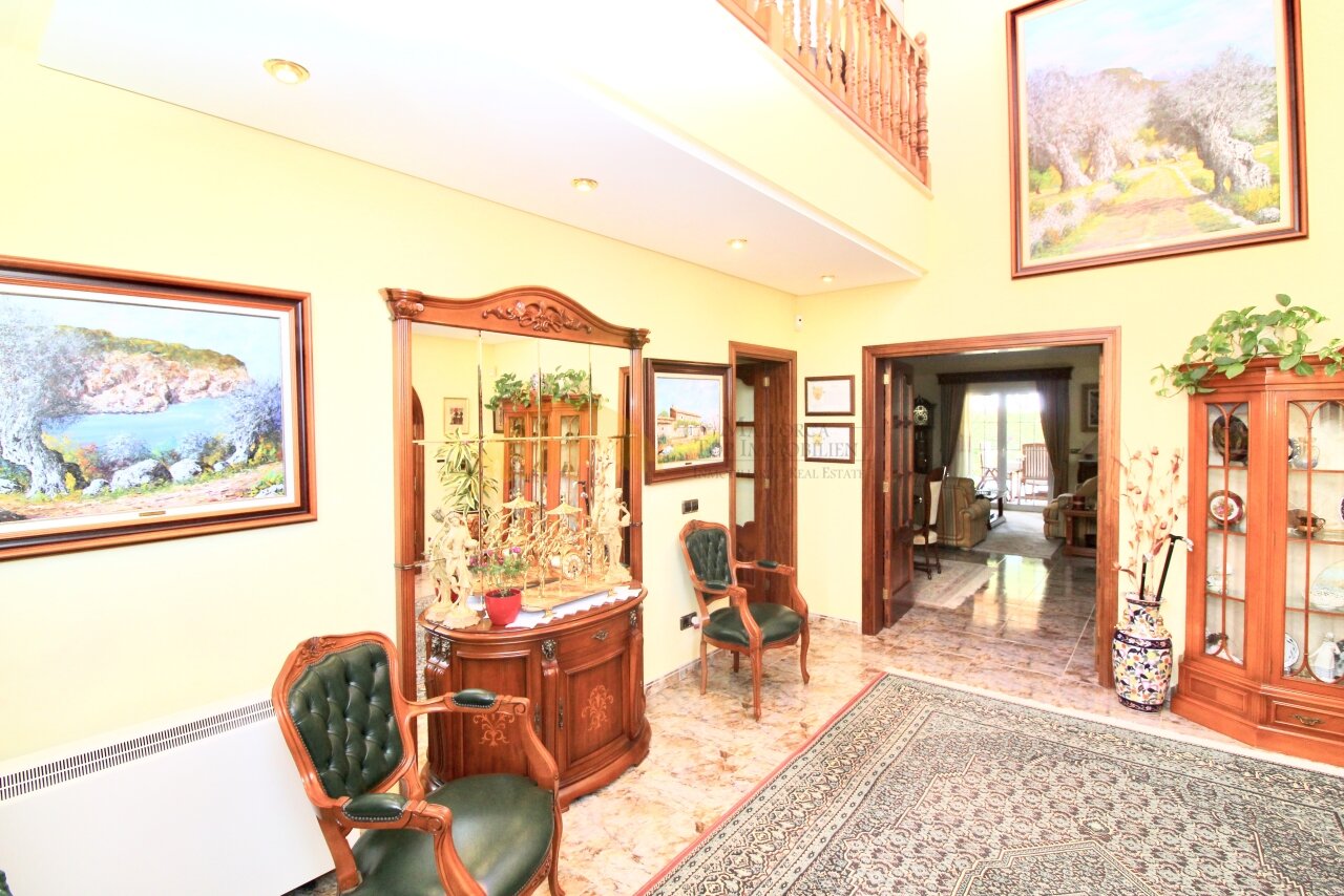 Exklusives Villenanwesen mit Pool und Garage in Maioris