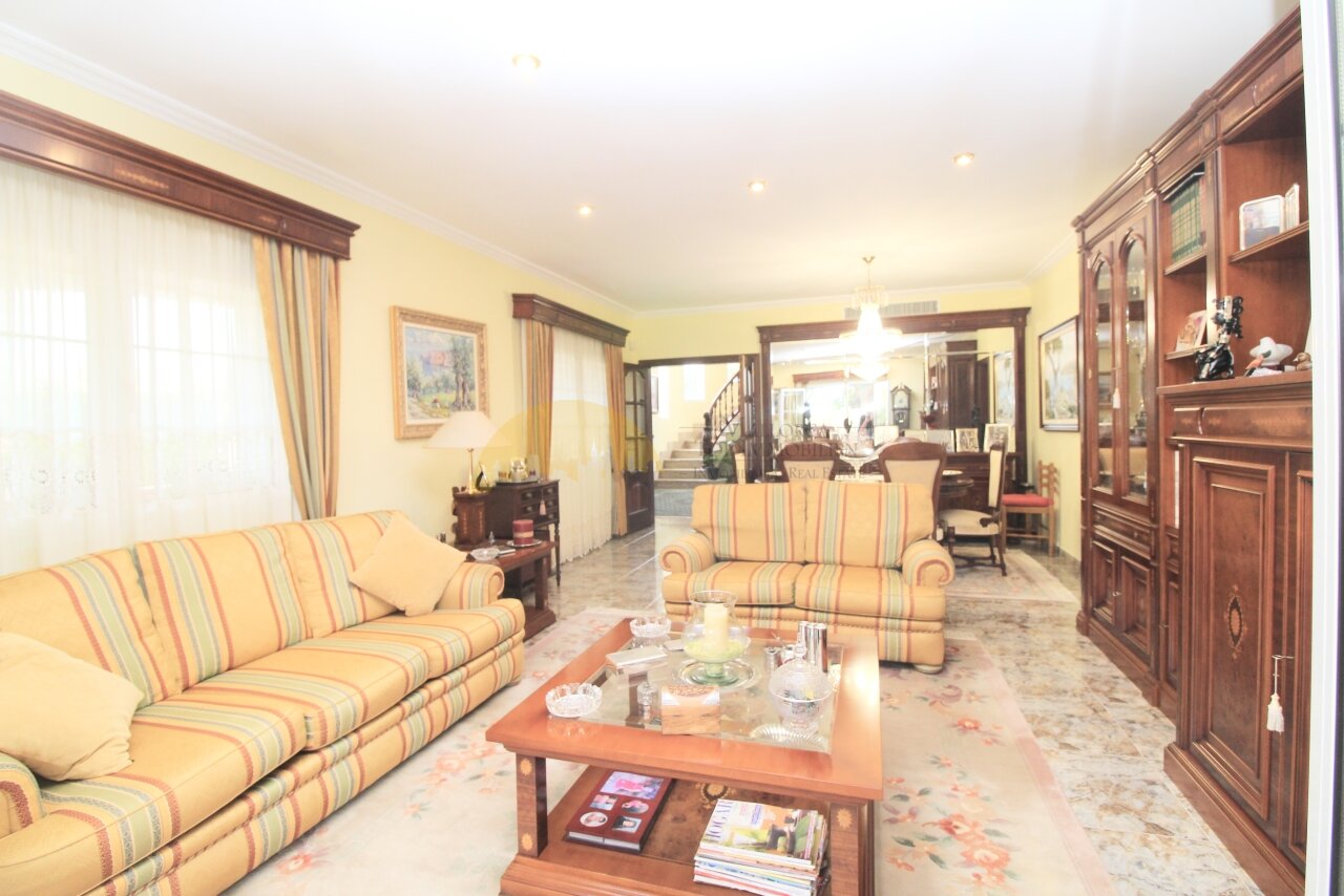 Exklusives Villenanwesen mit Pool und Garage in Maioris