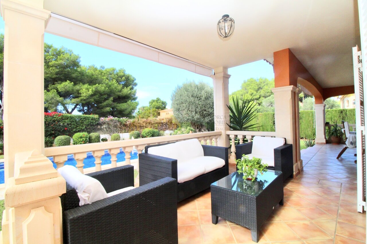 Exklusives Villenanwesen mit Pool und Garage in Maioris