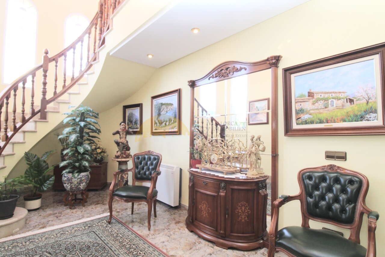 Exklusives Villenanwesen mit Pool und Garage in Maioris