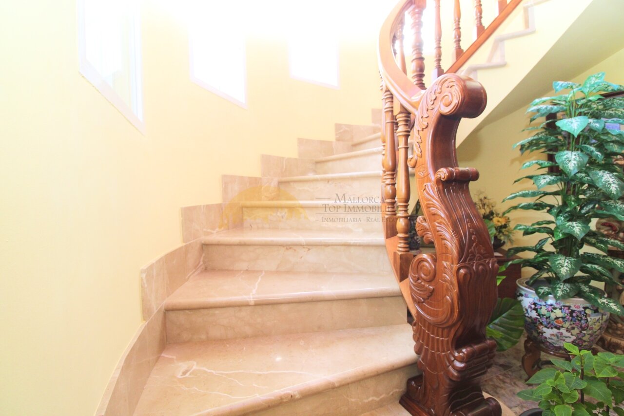 Exklusives Villenanwesen mit Pool und Garage in Maioris