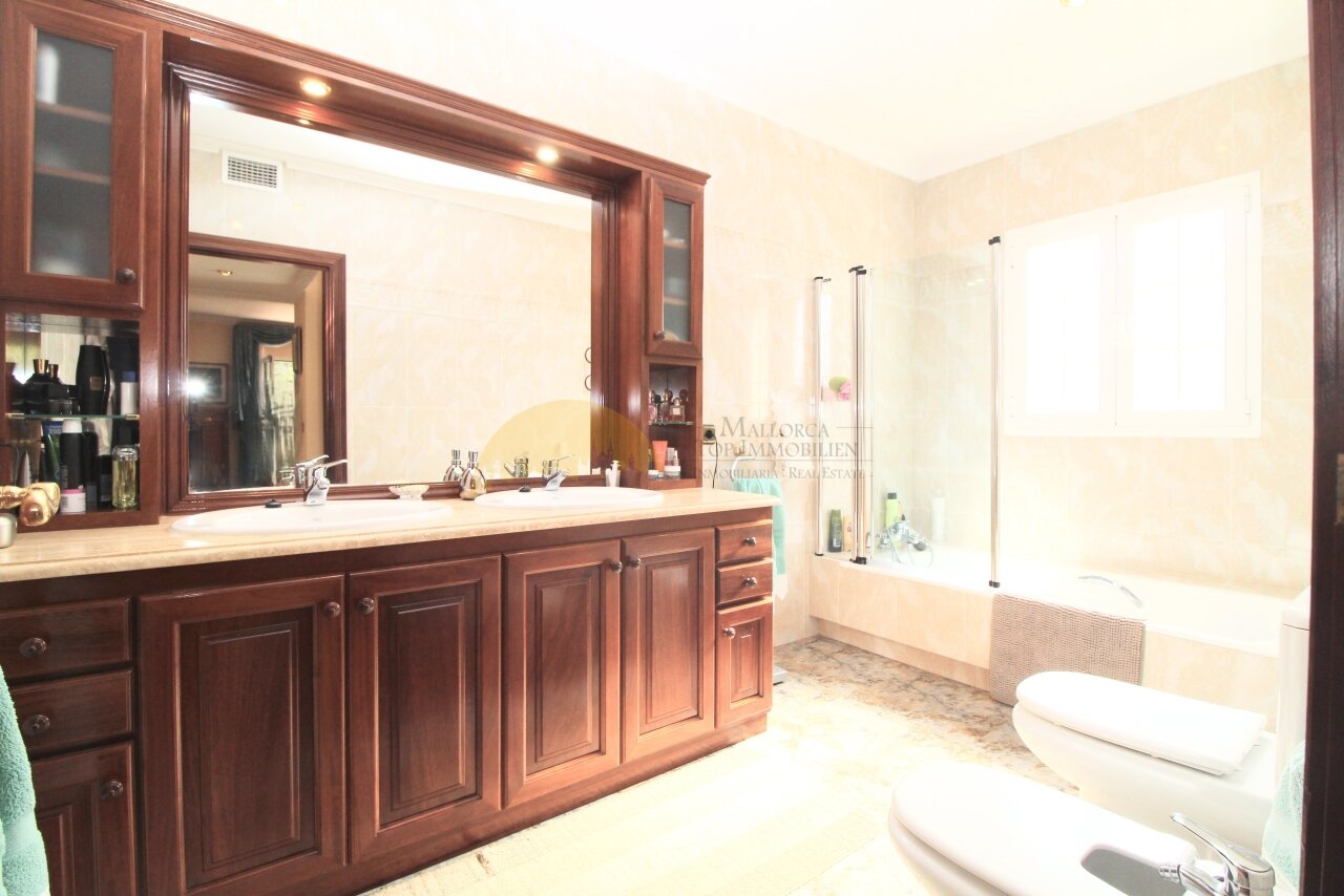 Exklusives Villenanwesen mit Pool und Garage in Maioris