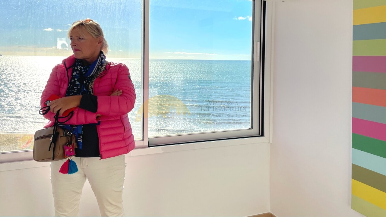 First line. Topp modernisierte Wohnung mit traumhaftem Meerblick