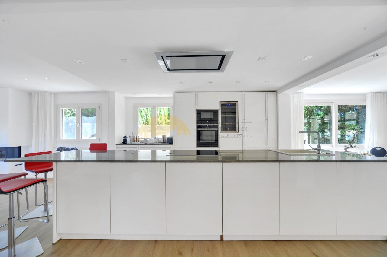 Vollständig renovierte moderne Villa mit Pool und Terrasse.