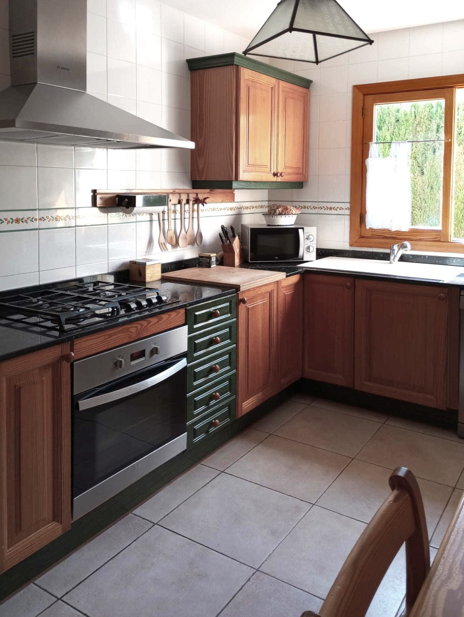 Schöne Doppelhaushälte mit mediterranem Garten