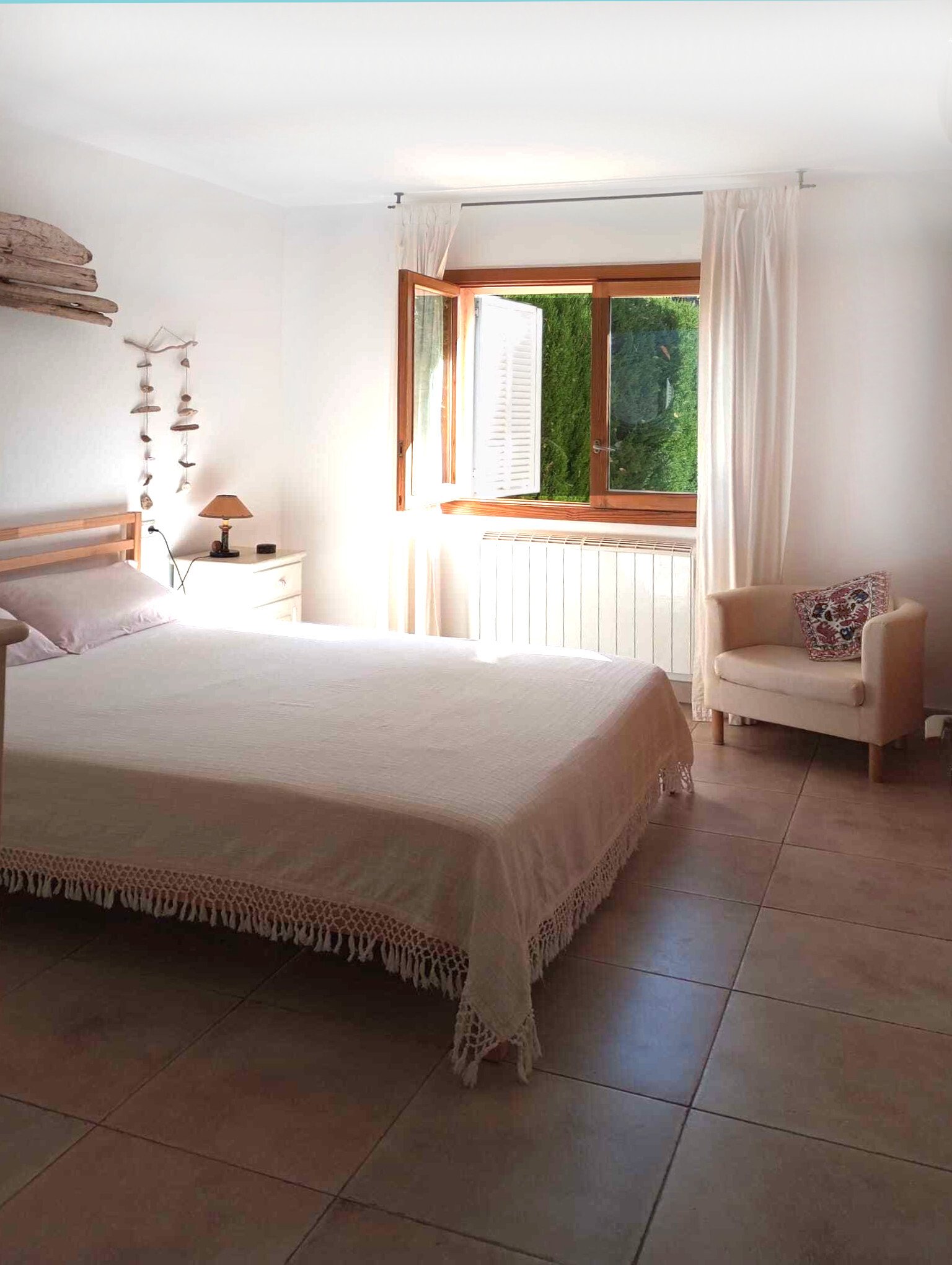 Schöne Doppelhaushälte mit mediterranem Garten