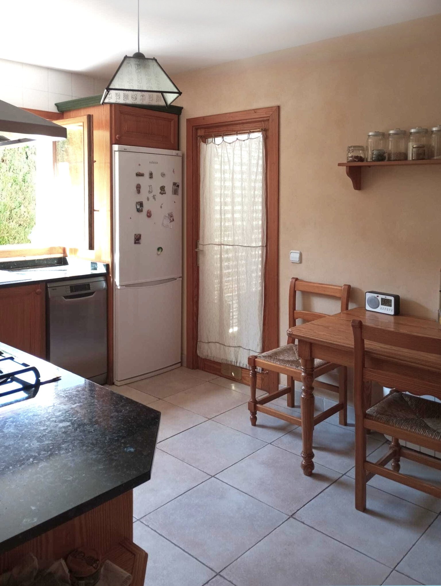 Schöne Doppelhaushälte mit mediterranem Garten