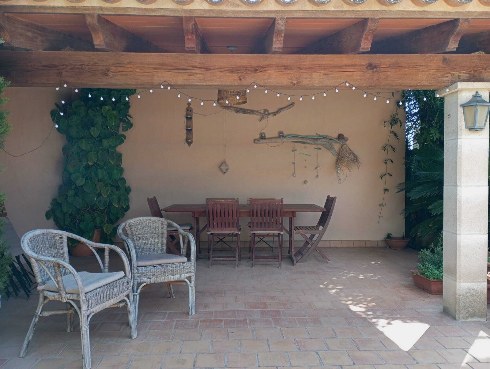 Schöne Doppelhaushälte mit mediterranem Garten