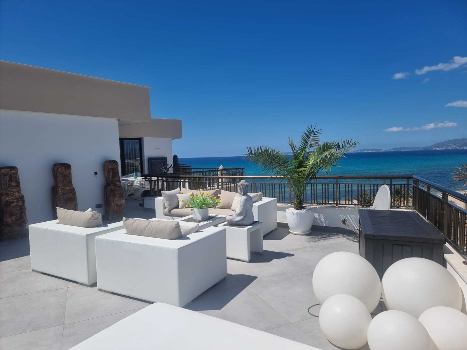Traumhaftes Penthouse in erster Meerslinie!