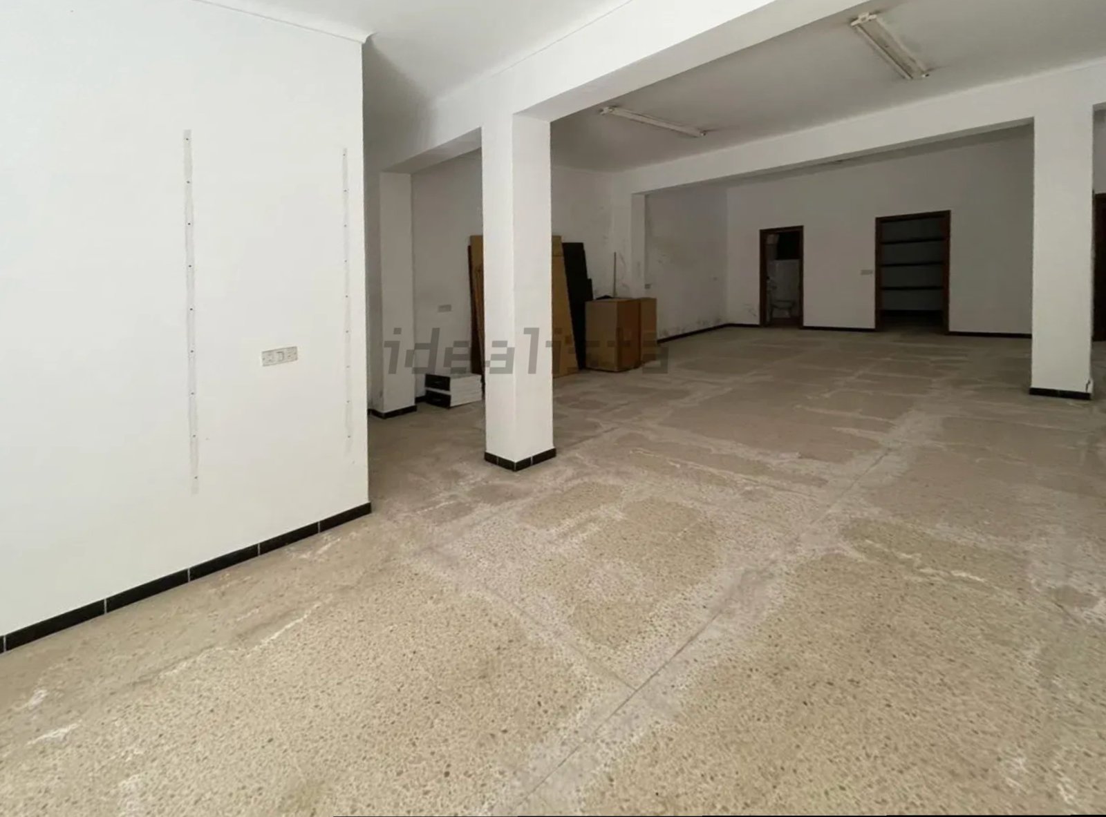 Investment. Sanierungsbedürftiges  Wohn-und Geschäftshaus.