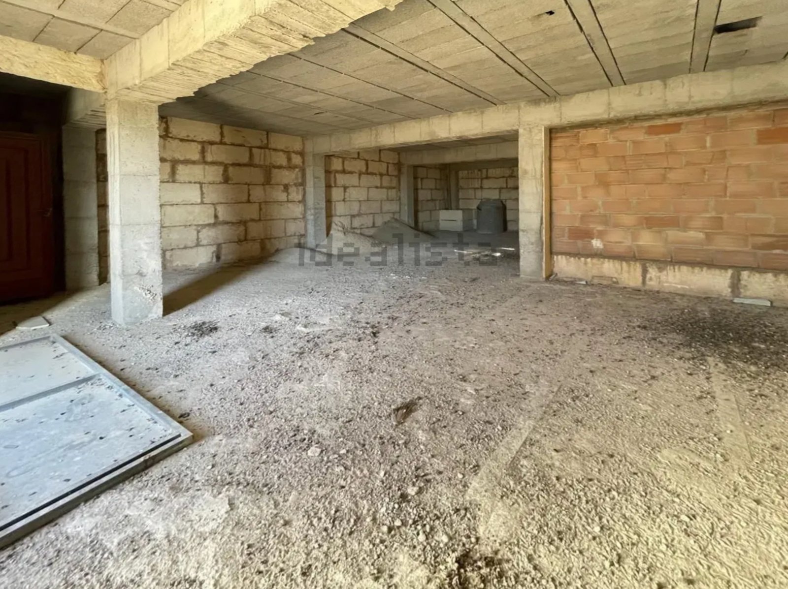 Investment. Sanierungsbedürftiges  Wohn-und Geschäftshaus.