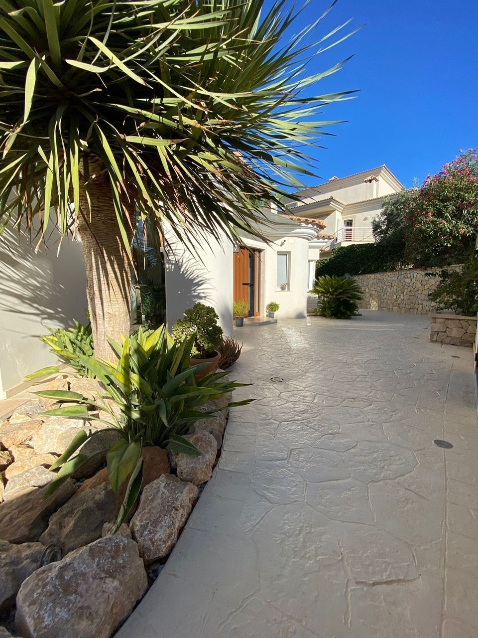 Charmante moderne Villa mit exklusivem Panoramablick!