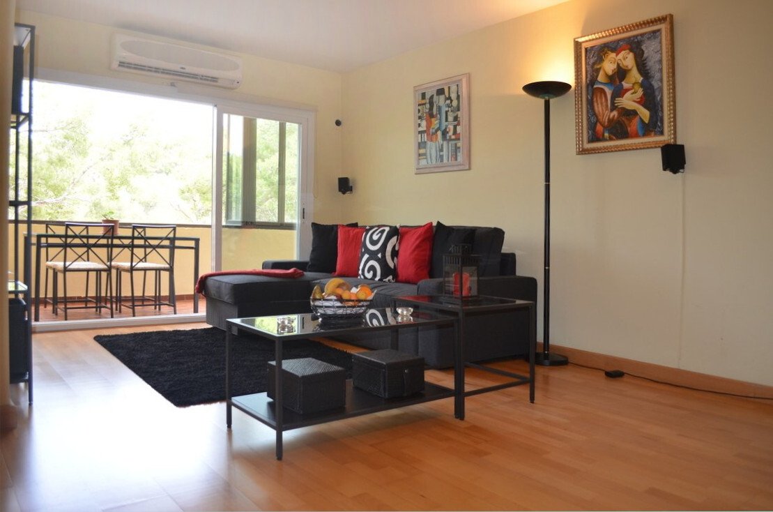 Neu Modernisierte Wohnung mit Garage und Blick auf die Berge!