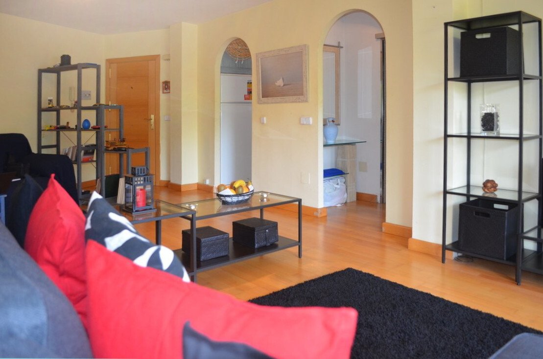 Neu Modernisierte Wohnung mit Garage und Blick auf die Berge!