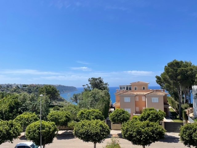 Exklusives Einfamilienhaus mit Meerblick vom Balkon und Pool!